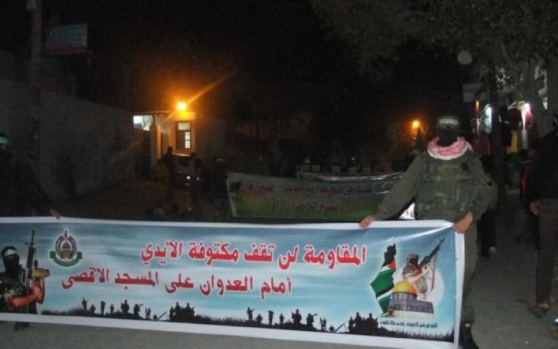 بالصور: "حماس" بالبريج تنظم مسيرة رفضاً لخطة كيري