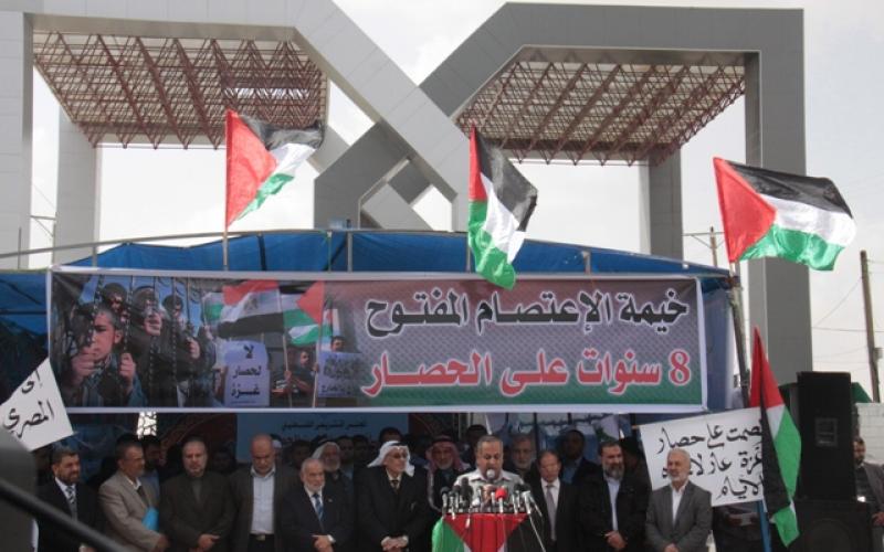صور: جلسة طارئة للتشريعي أمام معبر رفح