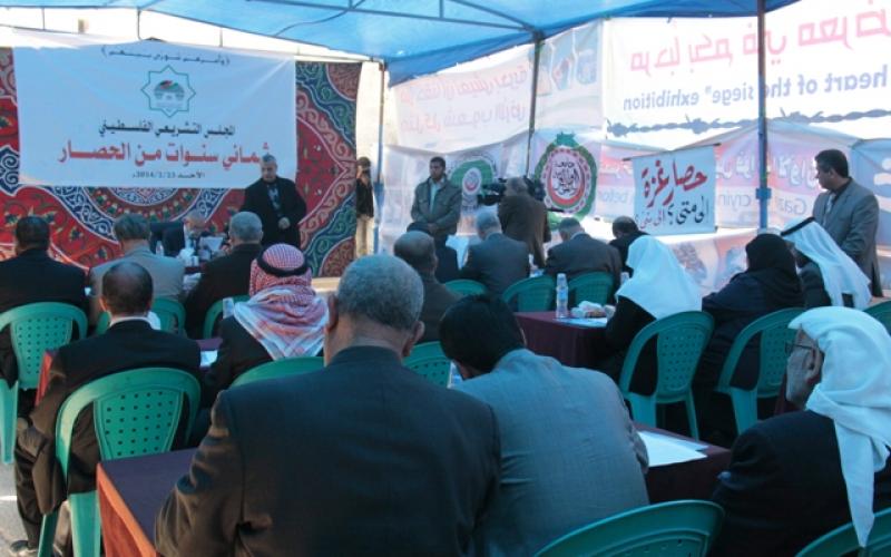 صور: جلسة طارئة للتشريعي أمام معبر رفح