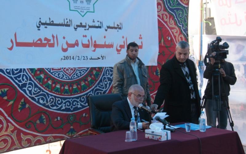 صور: جلسة طارئة للتشريعي أمام معبر رفح