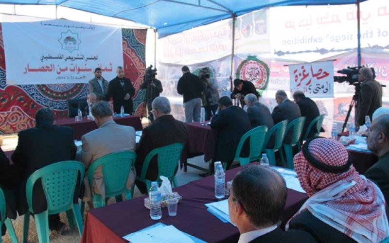 صور: جلسة طارئة للتشريعي أمام معبر رفح