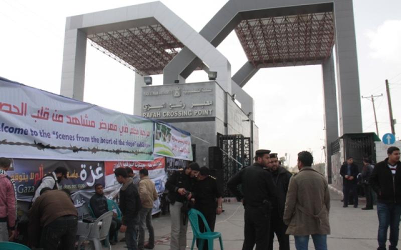 صور: جلسة طارئة للتشريعي أمام معبر رفح