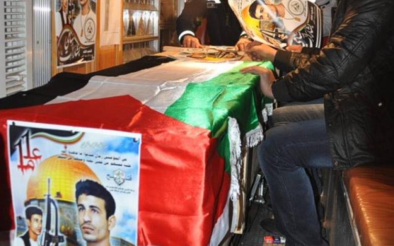 بالصور: تسليم جثماني الشهيدين "جرادات وبشارات"