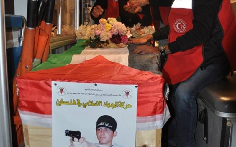 بالصور: تسليم جثماني الشهيدين "جرادات وبشارات"