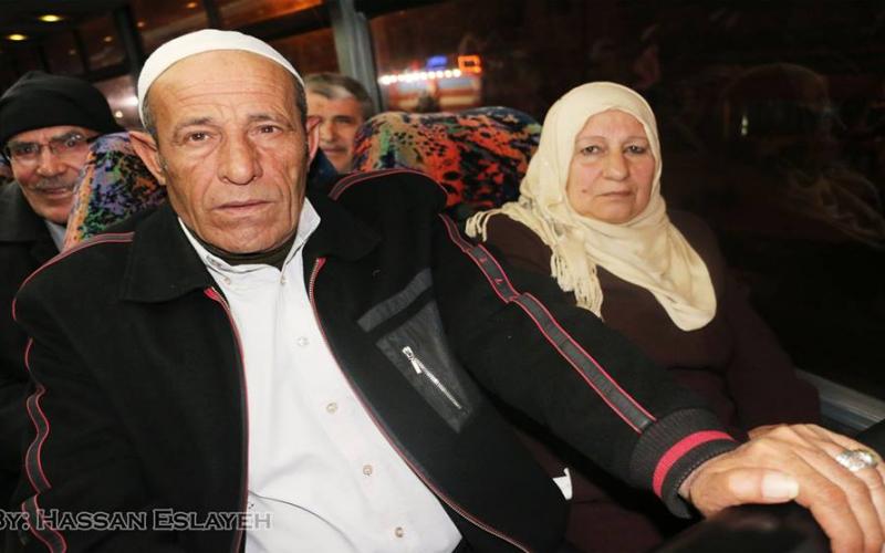 بالصور: 200 مواطن يغادرون القطاع للصلاة في الأقصى