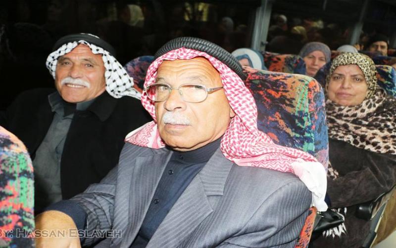 بالصور: 200 مواطن يغادرون القطاع للصلاة في الأقصى