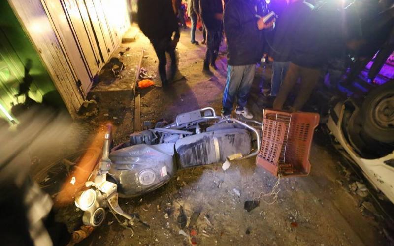 بالصور: انفجار بسيارة قيادي في حماس بالنصيرات