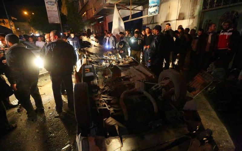 بالصور: انفجار بسيارة قيادي في حماس بالنصيرات