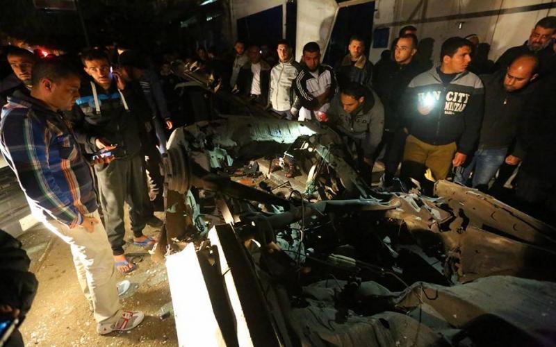 بالصور: انفجار بسيارة قيادي في حماس بالنصيرات