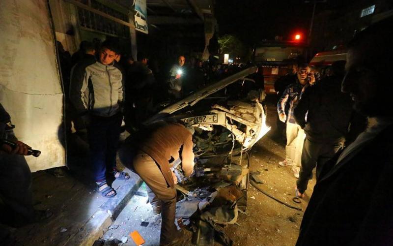بالصور: انفجار بسيارة قيادي في حماس بالنصيرات