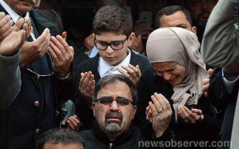صور: جنازة 3 فلسطينيين قتلهم إرهابي بأمريكا