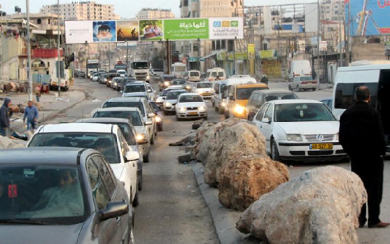 بالصور: حاجز قلنديا.. بوابة "جحيم" ينتظر زوالها