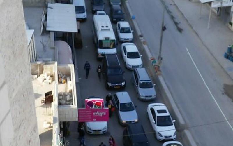 بالصور: حاجز قلنديا.. بوابة "جحيم" ينتظر زوالها