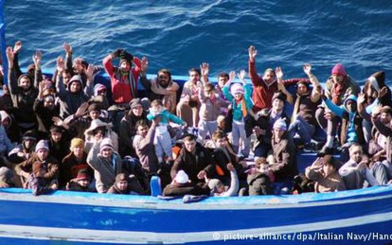 صور: مأساة اللاجئين السريين عبر "المتوسط"
