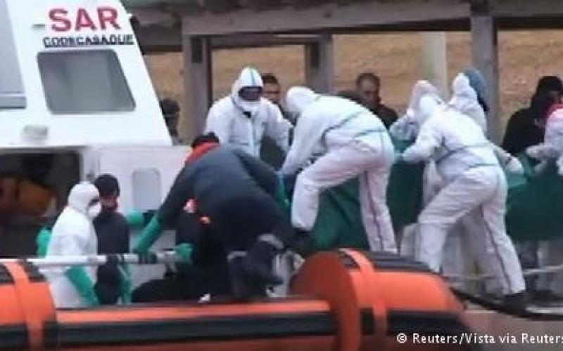 صور: مأساة اللاجئين السريين عبر "المتوسط"