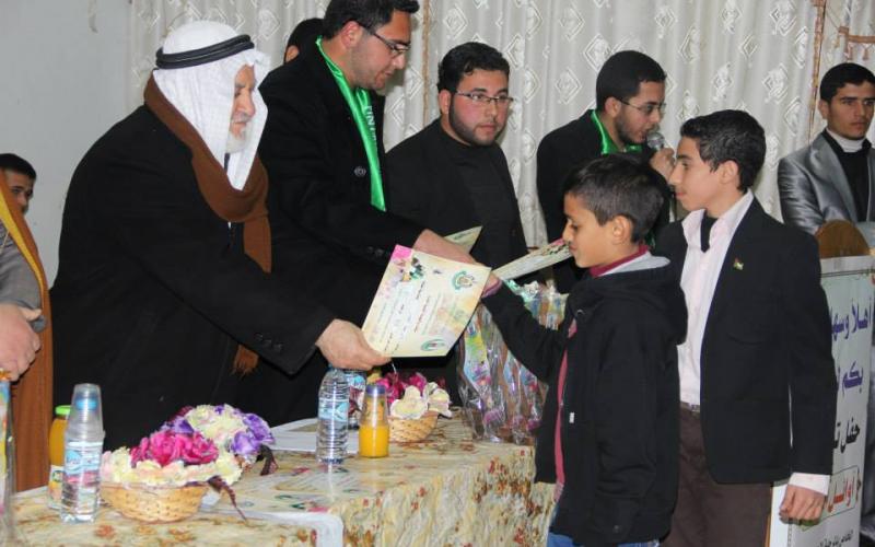 صور: الكتلة تكرم المتفوقين وسط القطاع