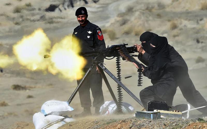 صور: "كوماندوز نسائي" بالشرطة الباكستانية