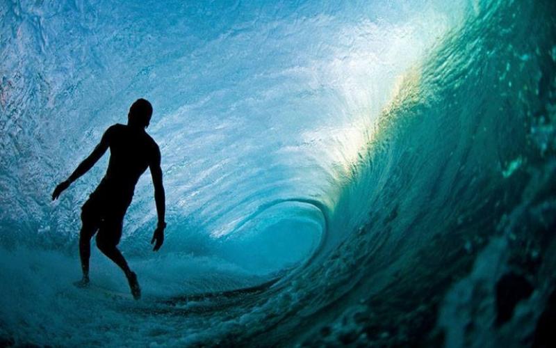 صور: مشاهد رائعة لأمواج البحر المتلاطمة