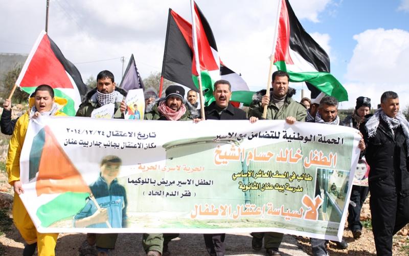 بالصور: رغم الأمطار .. "بلعين" تتحدى الاحتلال