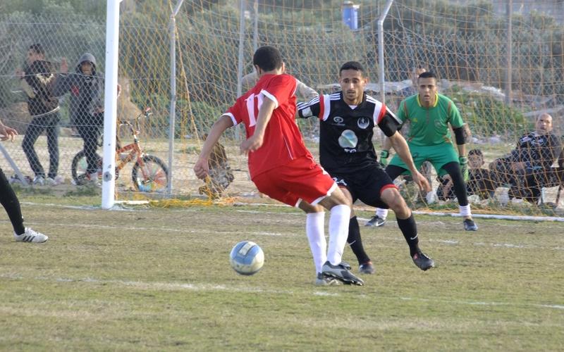 صور: الخدمات يهزم الأهلي في ديربي البريج