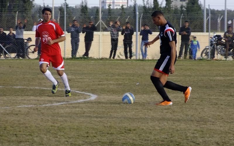 صور: الخدمات يهزم الأهلي في ديربي البريج