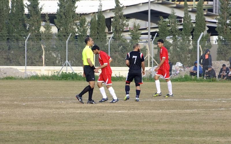 صور: الخدمات يهزم الأهلي في ديربي البريج