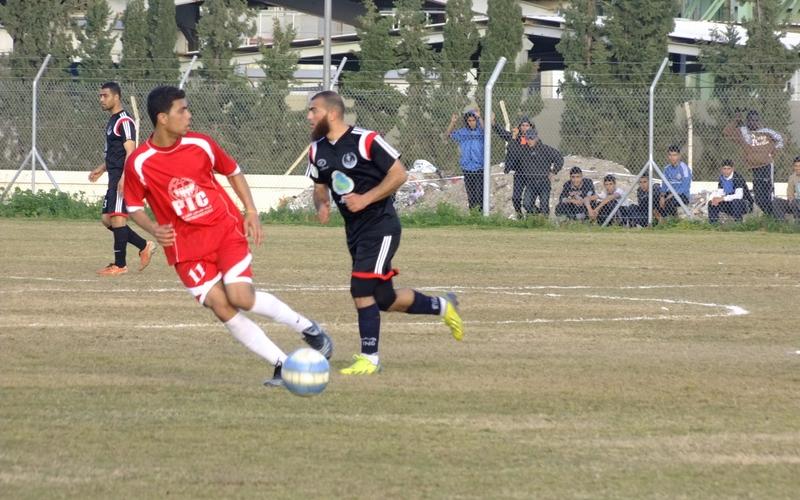 صور: الخدمات يهزم الأهلي في ديربي البريج