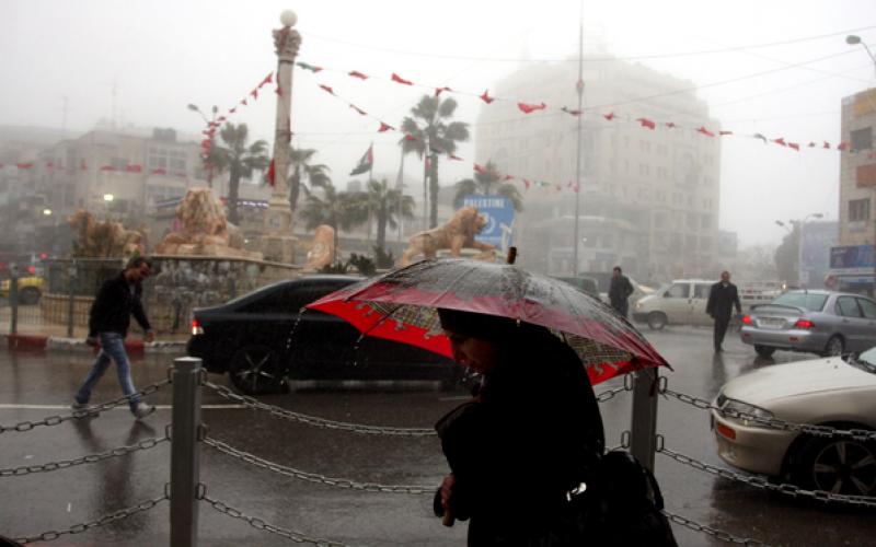 بالصور.. الأمطار بمدينة رام الله بالضفة المحتلة