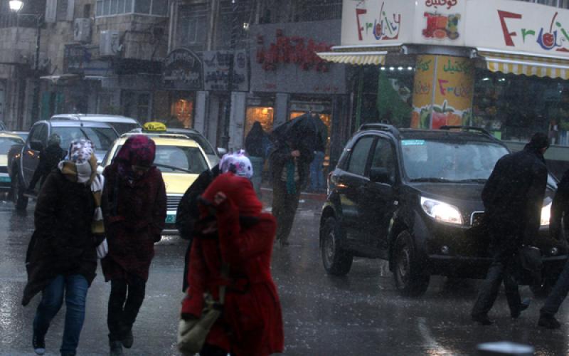 بالصور.. الأمطار بمدينة رام الله بالضفة المحتلة