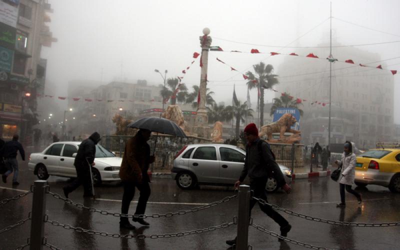 بالصور.. الأمطار بمدينة رام الله بالضفة المحتلة