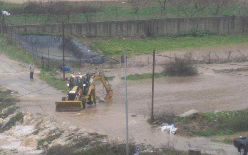 صور..فيضانات وأنهيارات في الضفة بسبب المطر