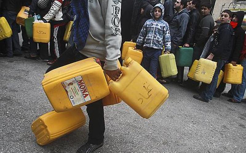 بالصور.. معاناة الغزيين جراء نفاذ الوقود