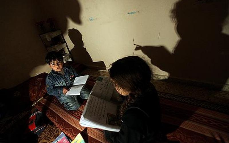 بالصور.. معاناة الغزيين جراء نفاذ الوقود