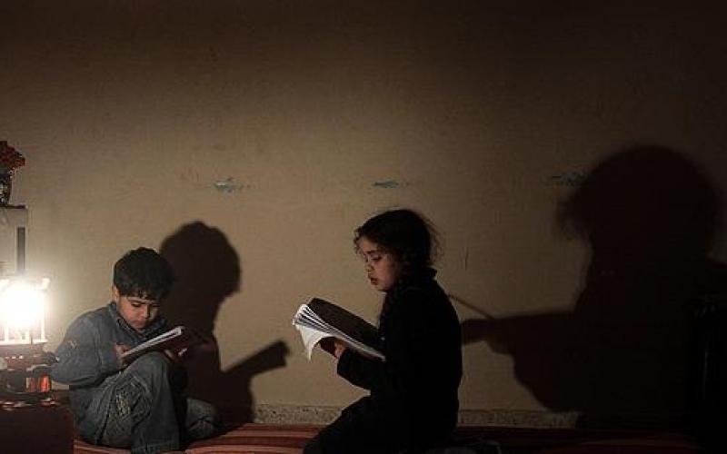 بالصور.. معاناة الغزيين جراء نفاذ الوقود
