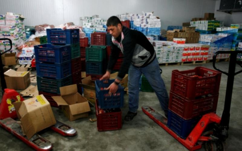 صور.. استيراد الألبان والبضائع لقطاع غزة