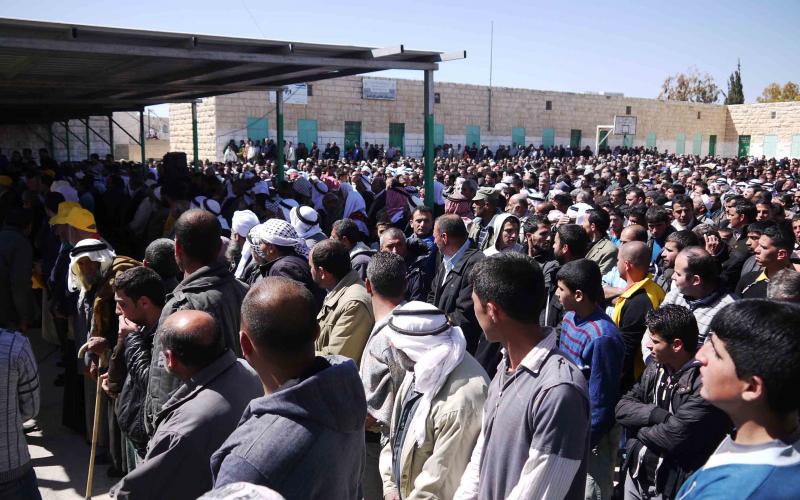 بالصور.. الآلاف يشيعون الشهيد أبو عرام بالخليل