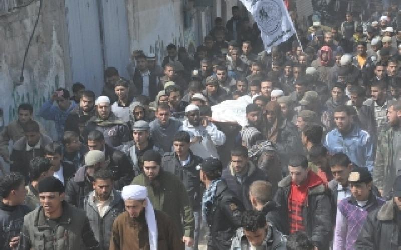 بالصور.. الآلاف يودعون القيسي بينهم ابنه ووالده