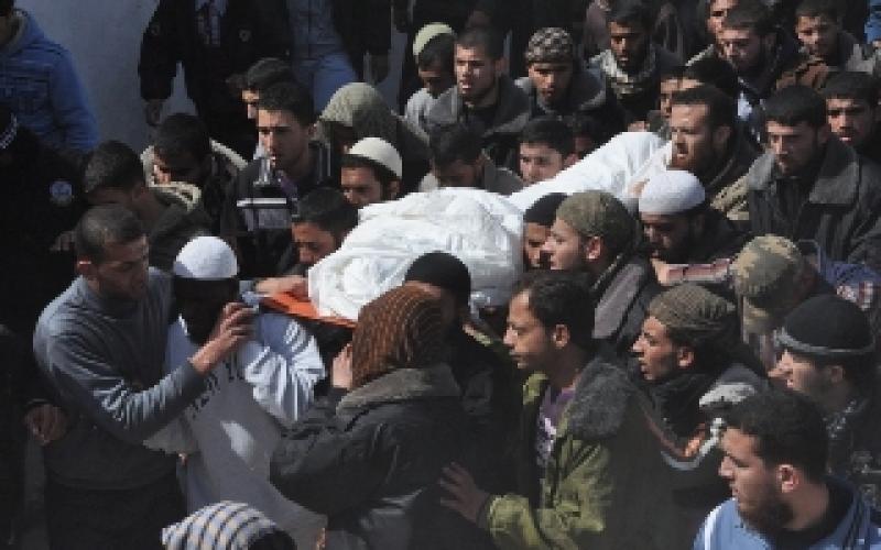 بالصور.. الآلاف يودعون القيسي بينهم ابنه ووالده
