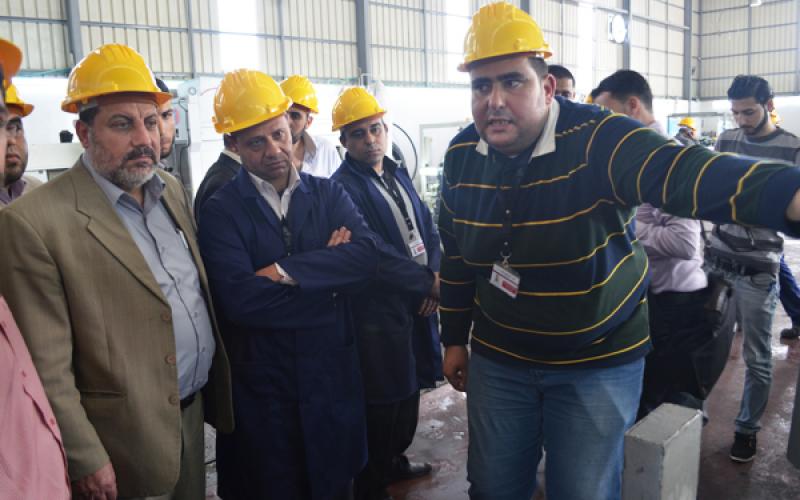 بالصور: الرفاتي ووفد مصري يزوران مصانع بغزة