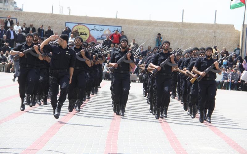 صور: تخريج دورة ضباط جديدة في غزة