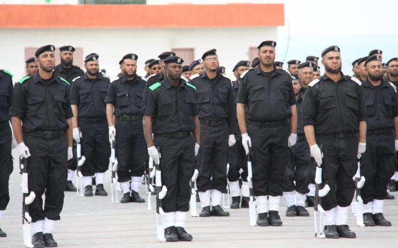 صور: تخريج دورة ضباط جديدة في غزة