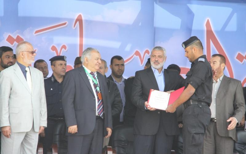 صور: تخريج دورة ضباط جديدة في غزة