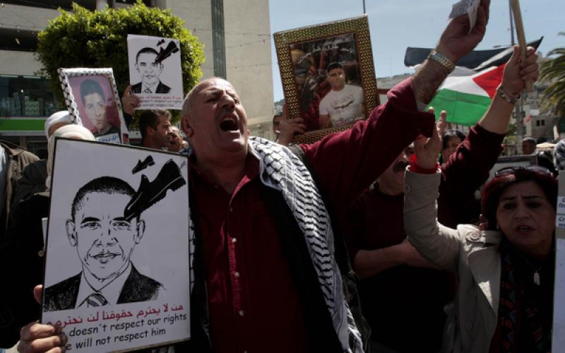 صور: تناقض شعبي ورسمي فلسطيني باستقبال"أوباما"