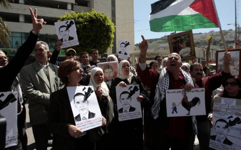 صور: تناقض شعبي ورسمي فلسطيني باستقبال"أوباما"