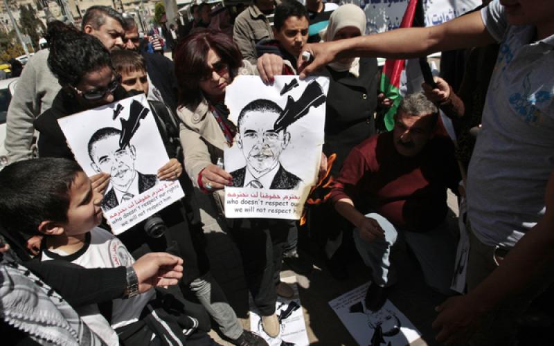 صور: تناقض شعبي ورسمي فلسطيني باستقبال"أوباما"