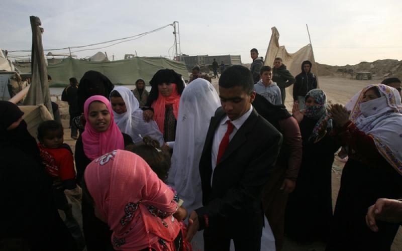 صور: عروس تدخل غزة عبر الأنفاق