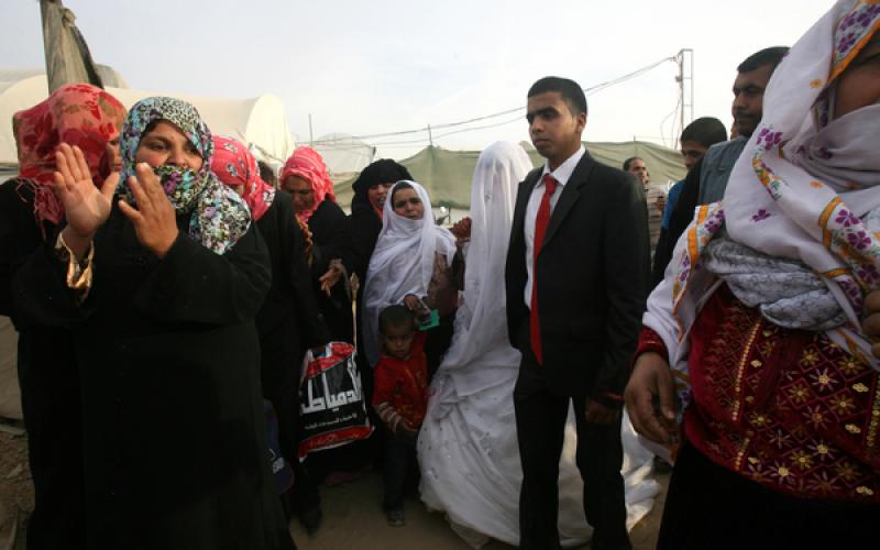 صور: عروس تدخل غزة عبر الأنفاق
