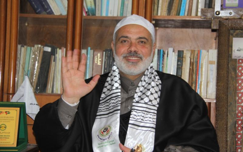 بالصور: هنية بين ذوي "الشيخ" في ذكراه التاسعة