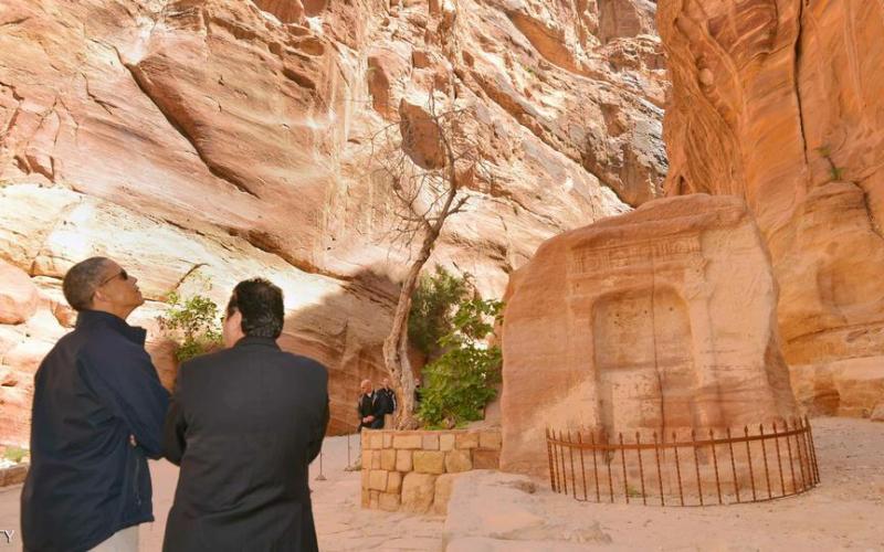 صور: أوباما "يسيح" في الأردن