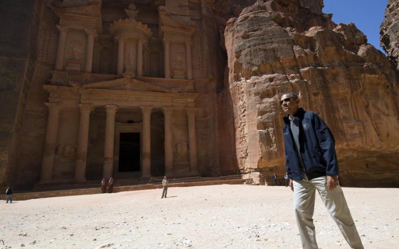 صور: أوباما "يسيح" في الأردن